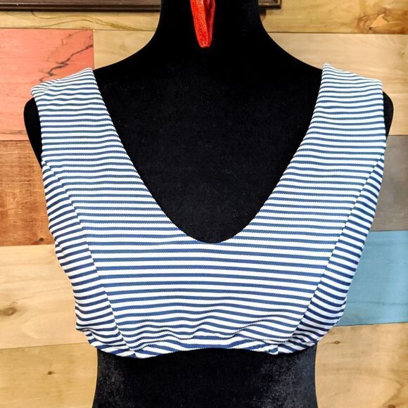 💜5/$25 NWOT large blue and white striped timing true bikini top - Picture 1 of 3